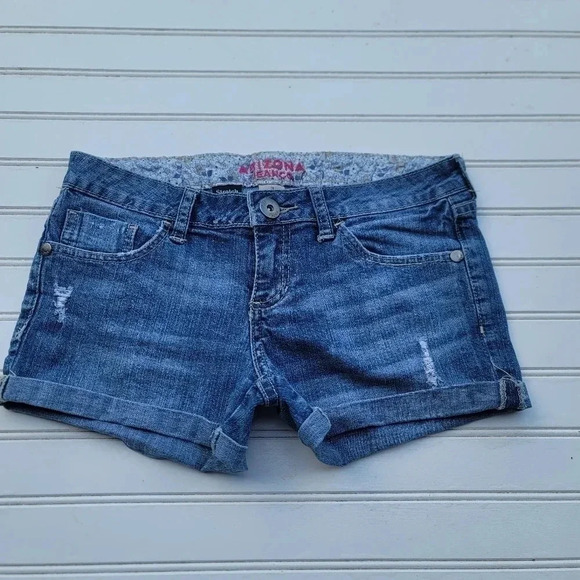 Arizona Jean Co. Denim Short Juniors Blue Mid Rise Medium Wash 5-Pocket Sz 3 - Picture 1 of 9